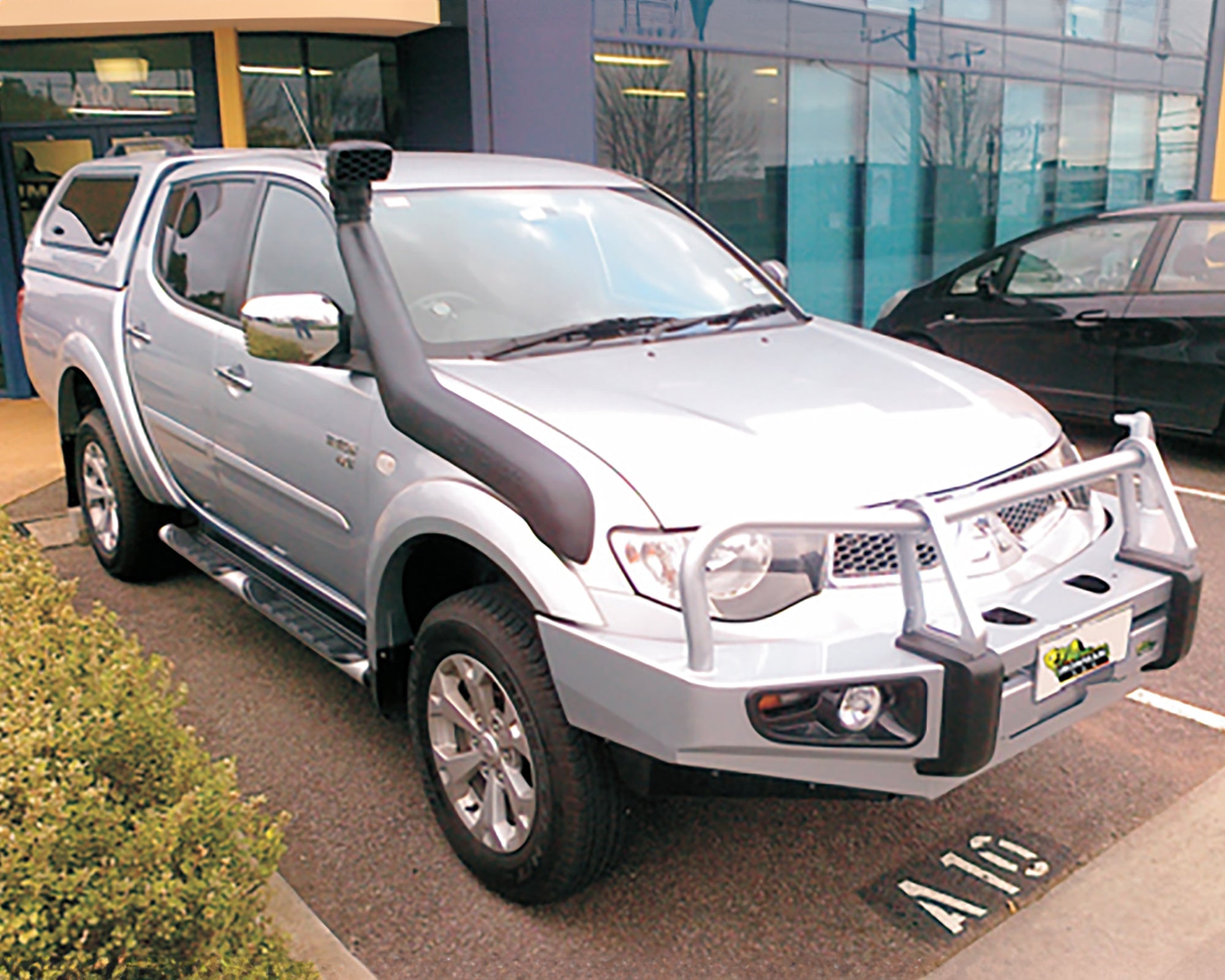 mitsubishi mn triton bull bar deluxe